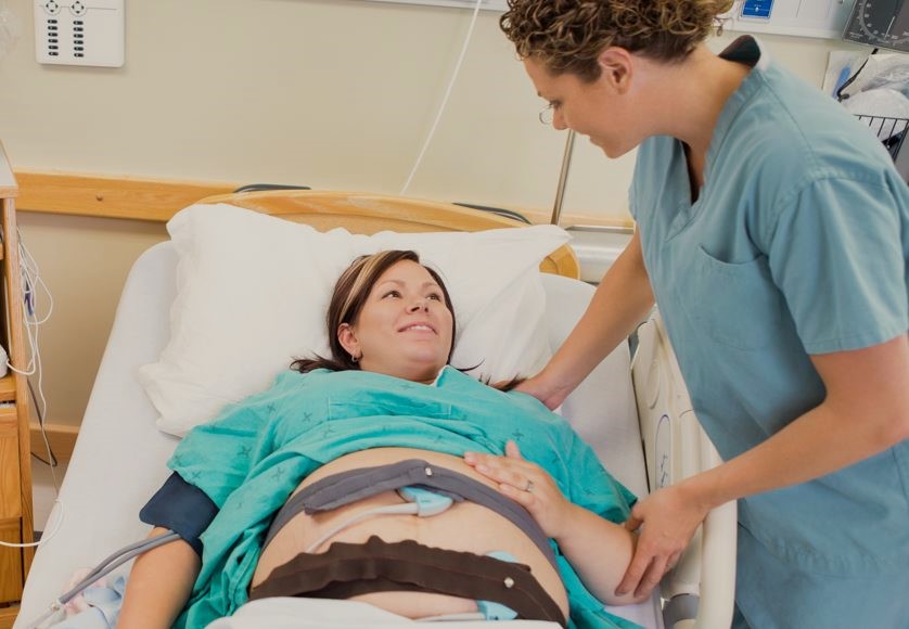 midwife with pregnant woman
